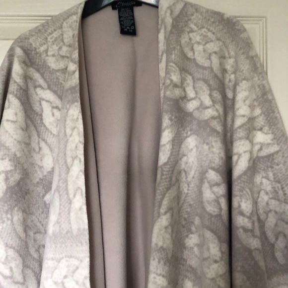 Shawl/Wrap - Picture 3 of 4